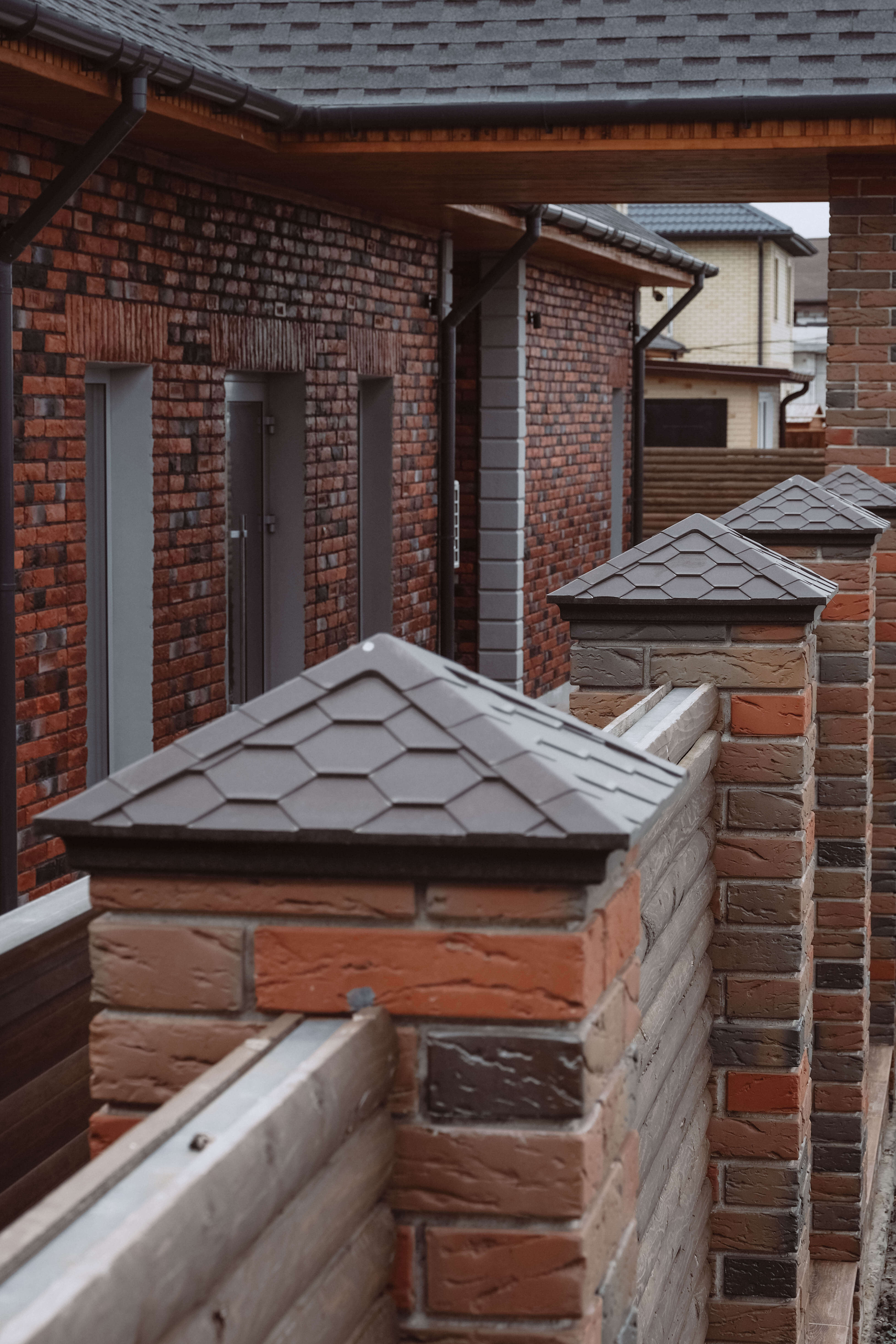 Колпак Zking Эверест Коричневый на столб 1.5х1.5 кирпича (390х390мм) в Ельце фото